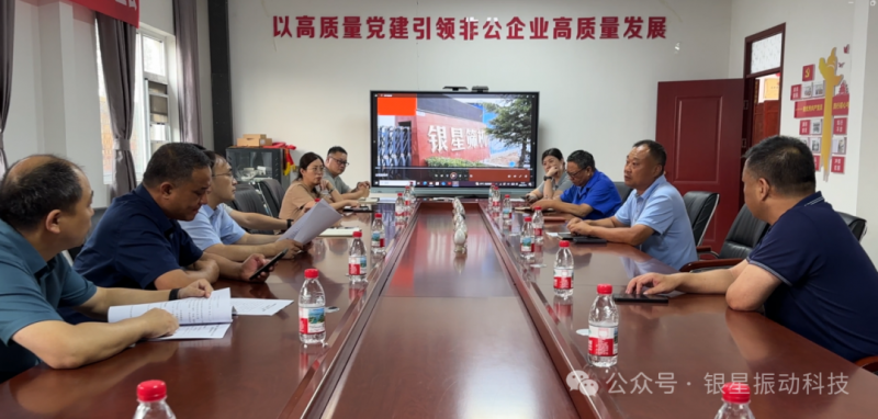 企业家张尚银代表银星机械捐款助力张庄村乡镇道路建设